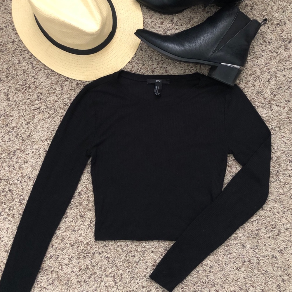 Black long sleeve ribbed crop top